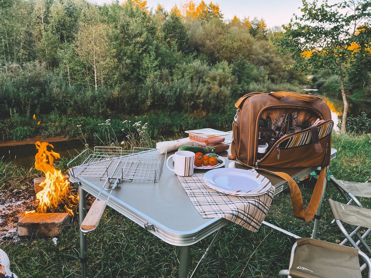 Семейный пикник за городом