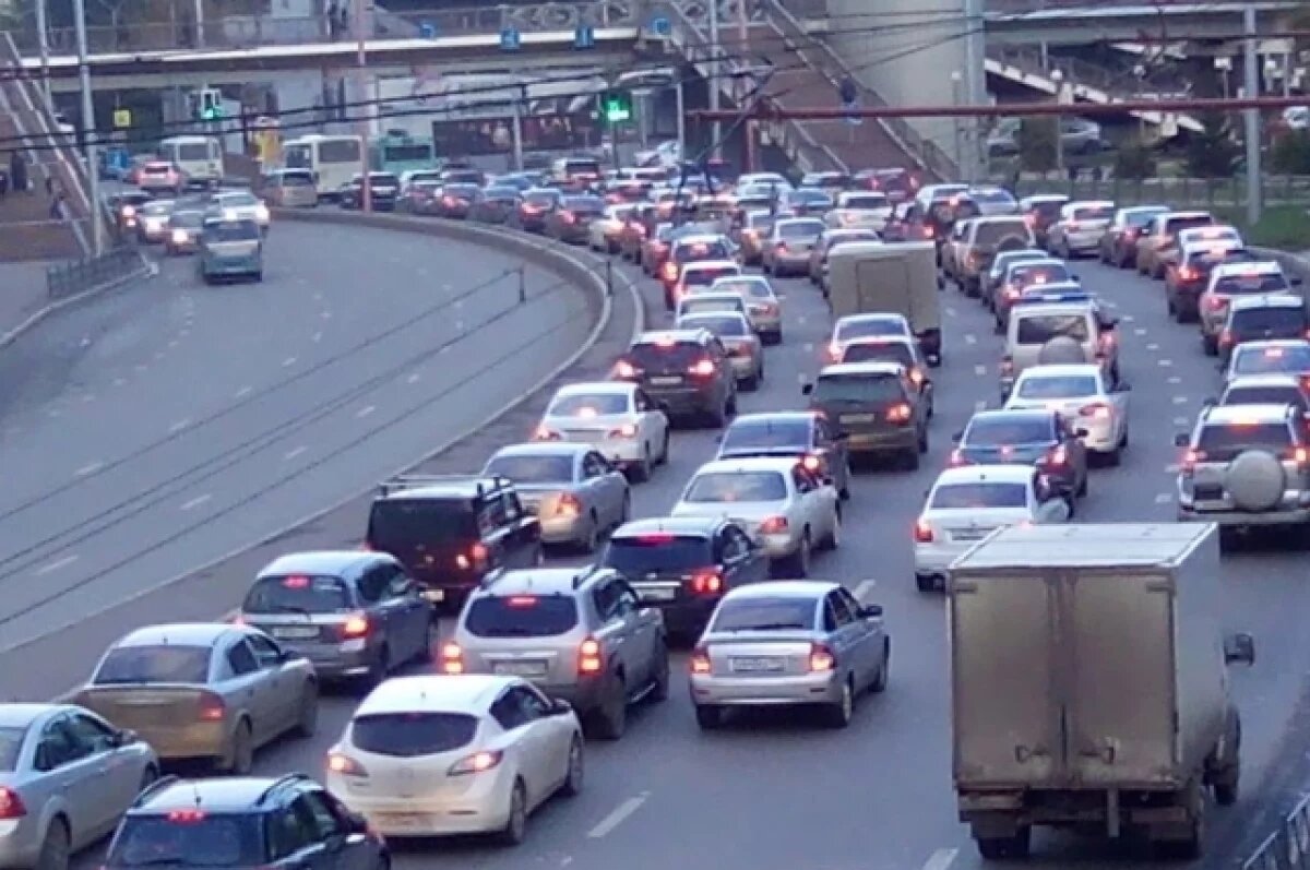    В Симферополе на проспекте Кирова ДТП с троллейбусом, образовалась пробка