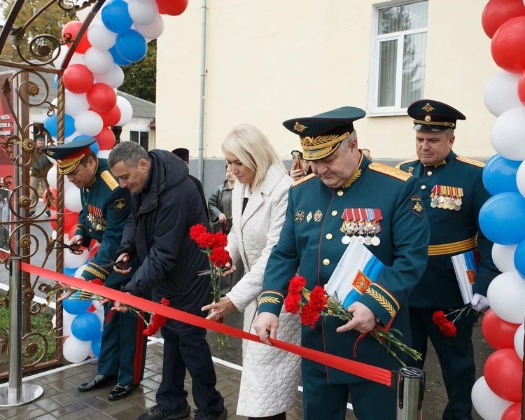     27-й бригаде РХБЗ Курска вручили орден Жукова