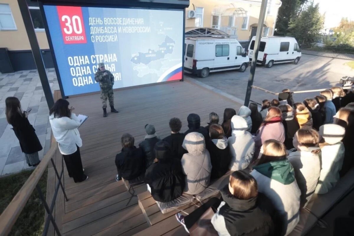    В Пскове прошел разговор о воссоединении Донбасса и Новороссии с Россией