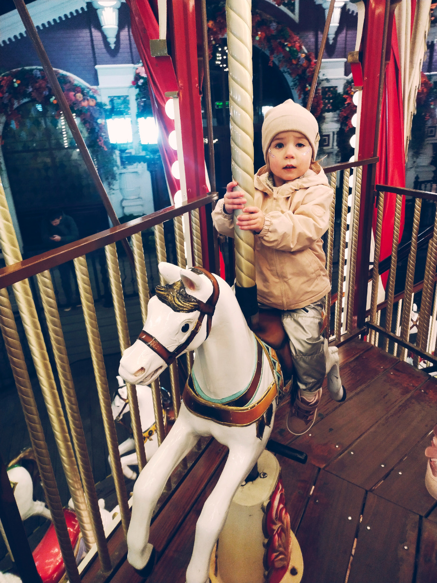 В выходные встречали осень на каруселях 