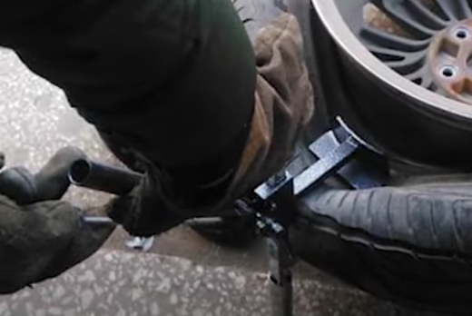 Ручной автомобильный шиномонтаж