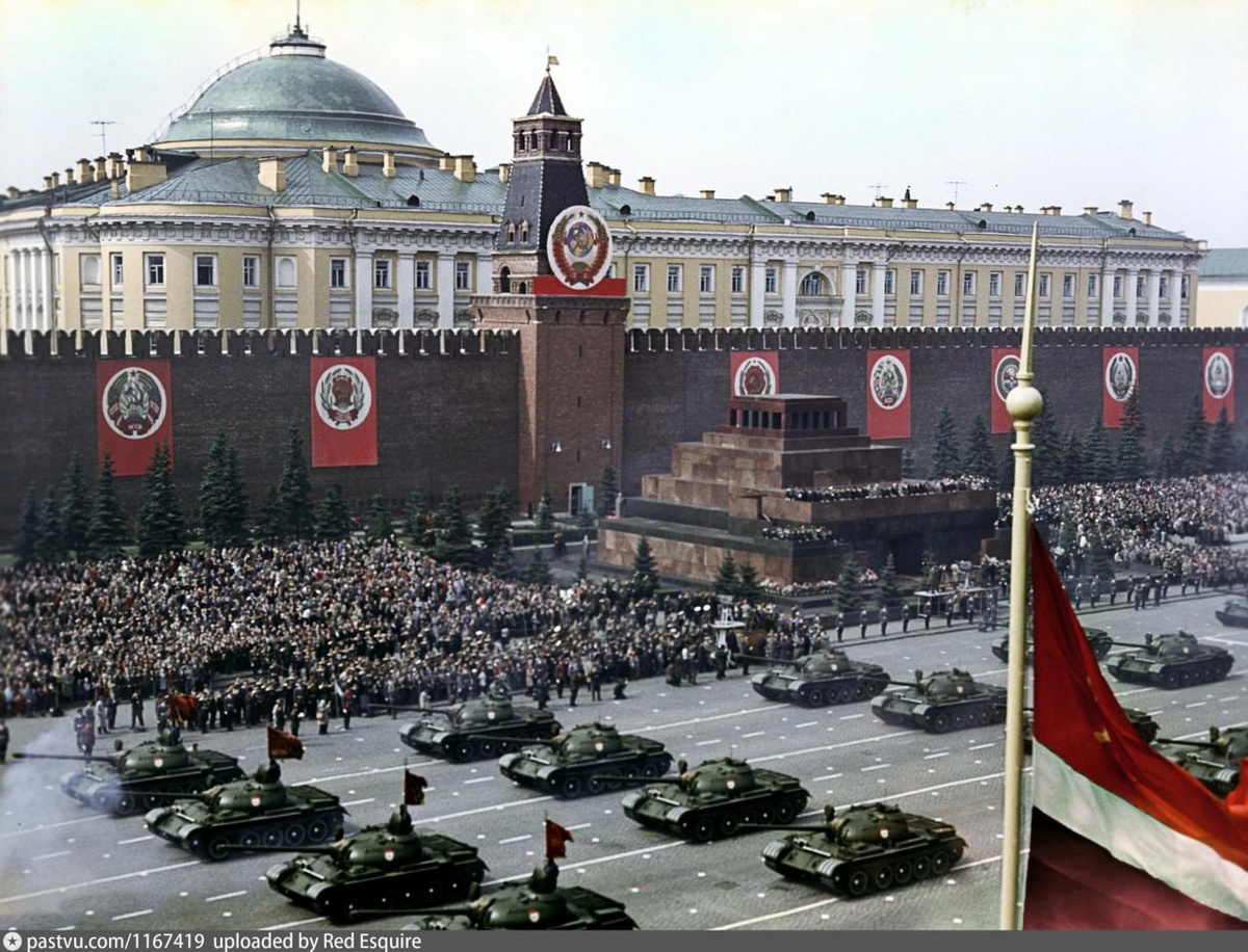 Парад Победы на Красной площади. 9 мая 1965 г.