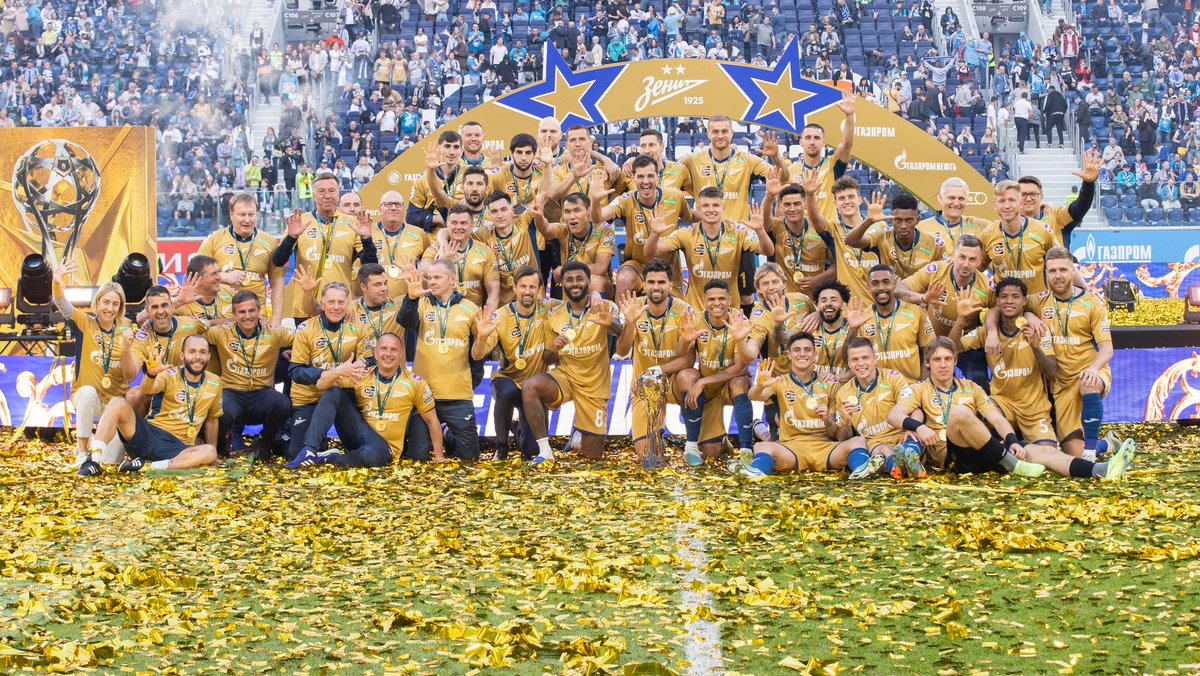 Церемония награждения медалями и Кубком чемпионов после матча Мир Российская Премьер-Лига 2022/23