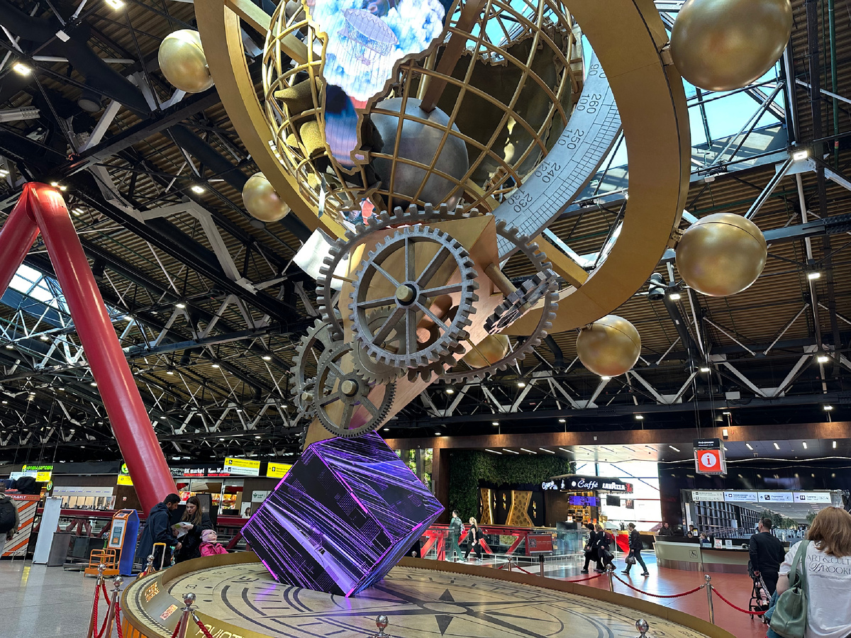 Зал Шереметьево.