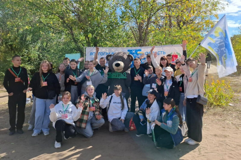    Фото на память: организаторы экомероприятия и победители