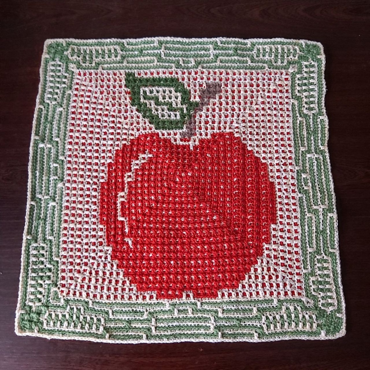 Смотрите галерею - пока те яблочки, что связали.