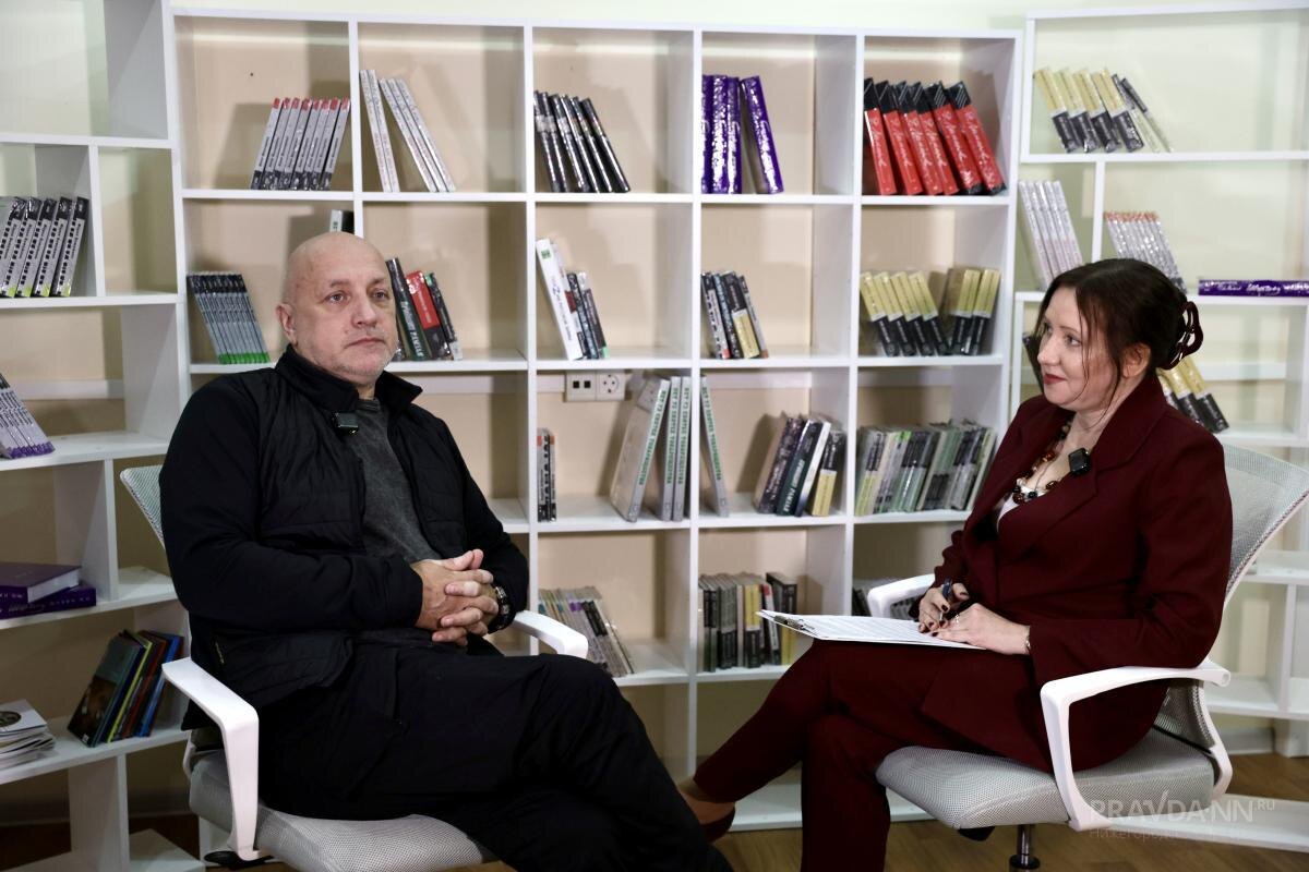    О том, каково жить в великие времена, о трудностях и новых возможностях писатель рассказал в эксклюзивном интервью