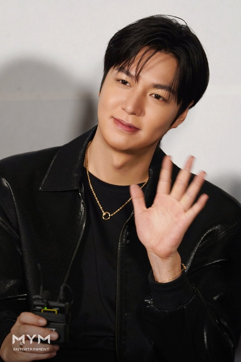 Актер Ли Минхо на интервью (промо фильма "Всеведущий читатель" 2025 год)