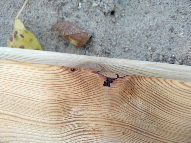 Сучок сбоку