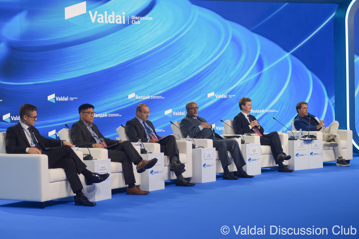 Фабиано Мельничук, Гун Цзюн, Таха Озхан, Венкатеш Варма, Андрей Сушенцов, Рик Санчес © Клуб «Валдай»