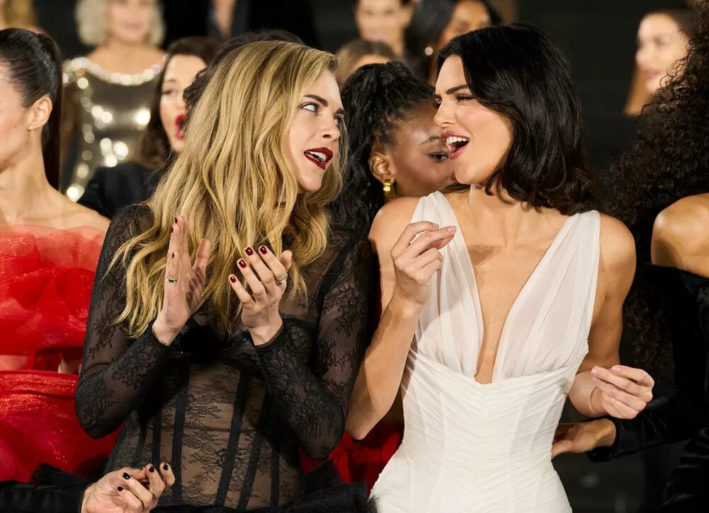    Кендалл Дженнер, Кара Делевинь, Джейн Фонда, Хайди Клум: звезды дефилируют на показе L’Oreal Paris