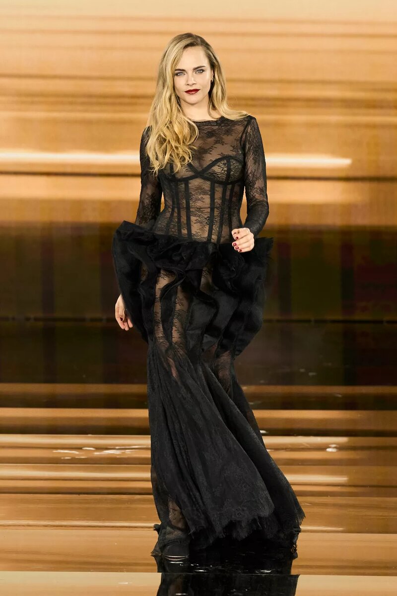 Кара Делевинь📷
