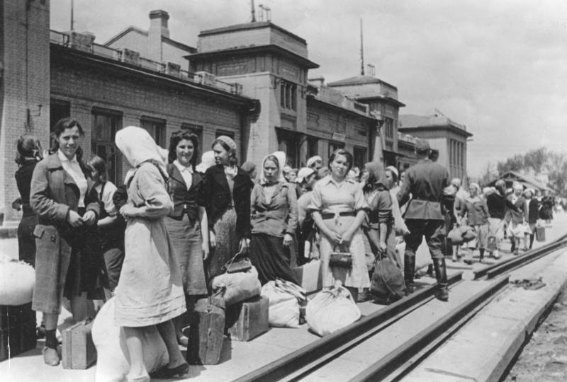 Советские граждане на ожидании депортации