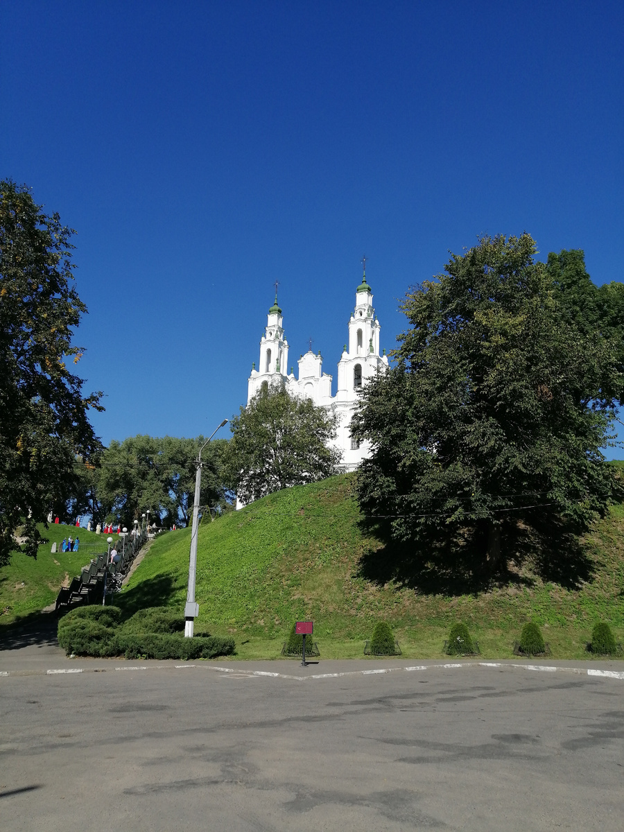 Вид на Замковую гору и Софийский собор