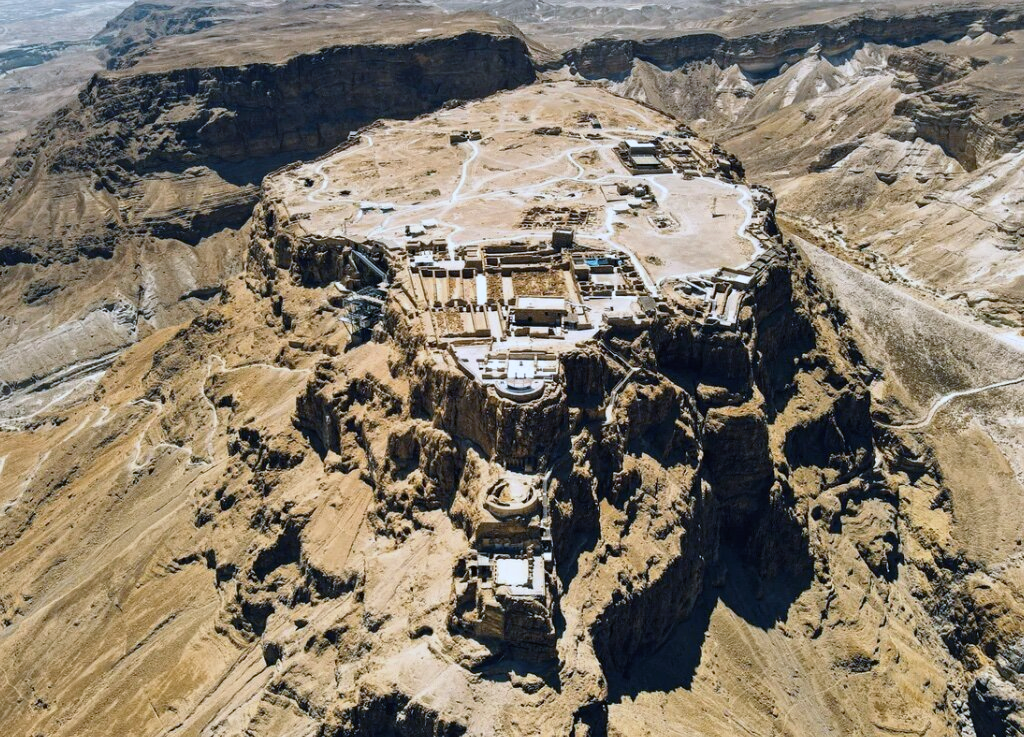 Масада – легендарная крепость царя Ирода на побережье Мёртвого моря