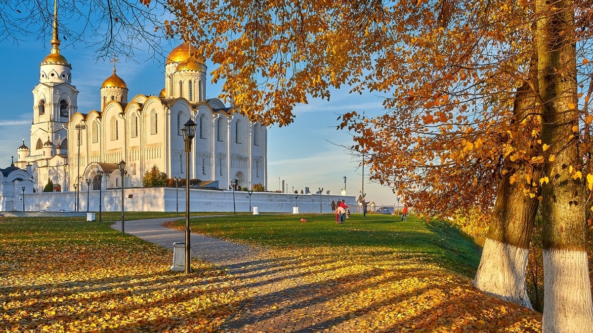 Успенский собор в красках осени.