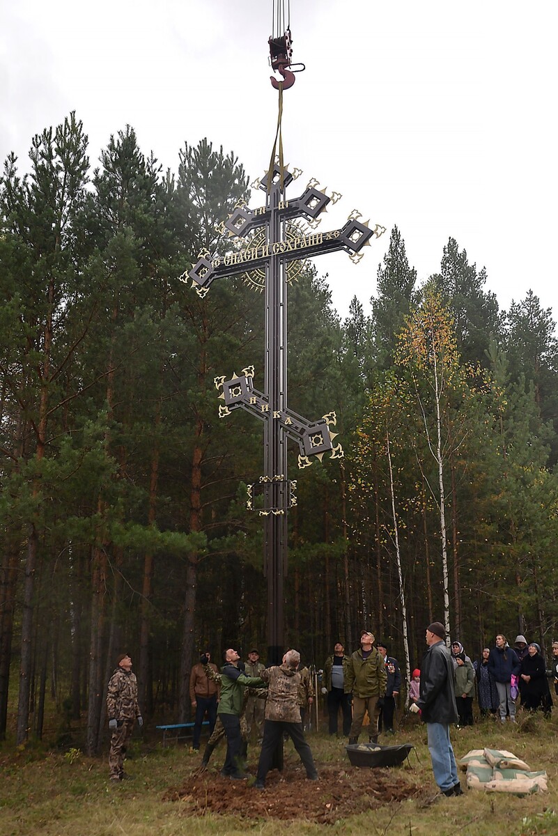    Поклонный крест высотой 11 метров установили в Челябинской области