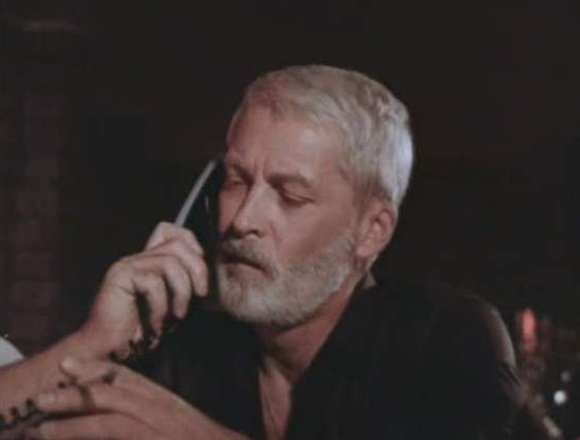 Брюс получает задание...