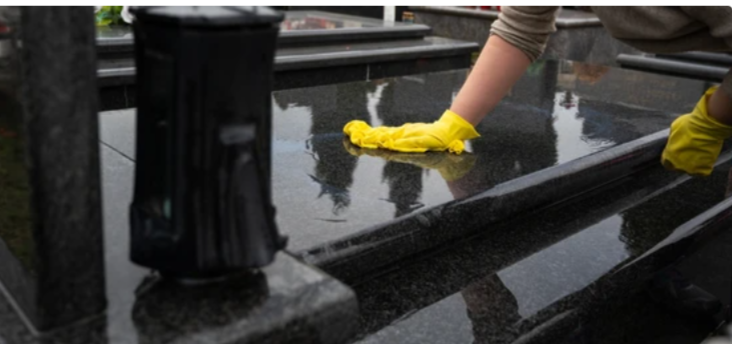 Те памятники и надмогильные конструкции, за которыми ухаживают, всегда выглядят новее и аккуратнее.