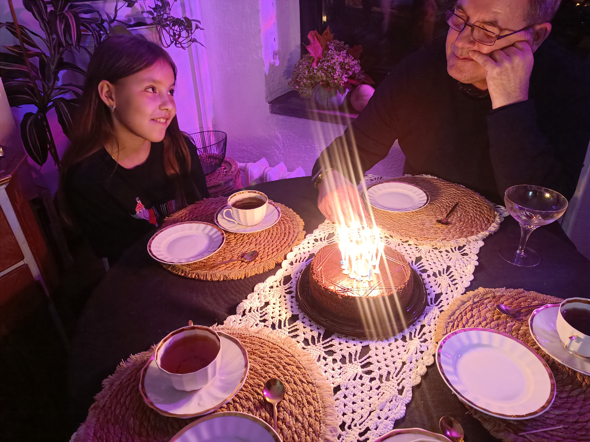 На Др Марго состоялась, наконец, премьера моих винтажных чайных троек "Золотая лента" Вербилок, покупавшихся специально для чаепитий по поводам и с гостями