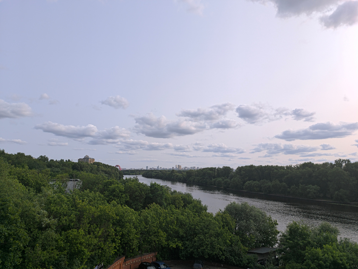 Вид на Москву реку со Строгинского моста.