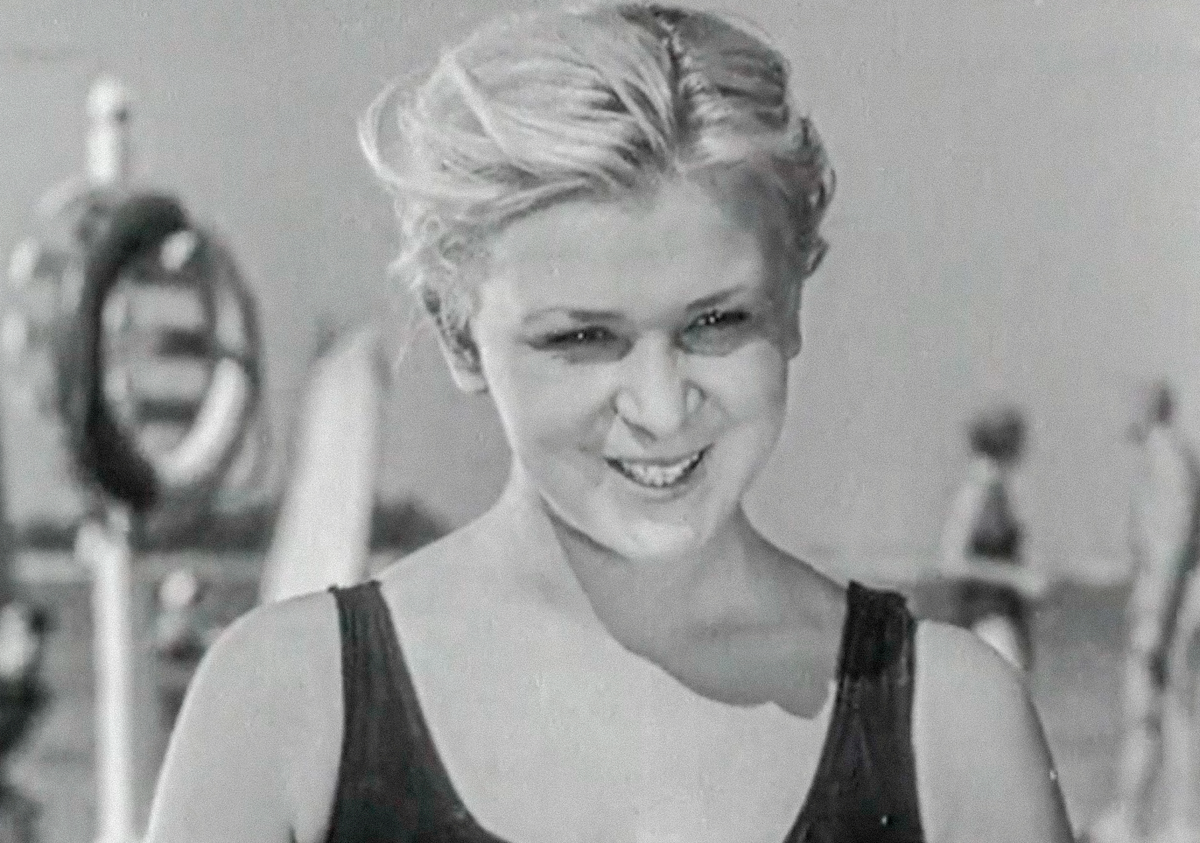 Кадр из фильма «Девушка с характером», производство киностудии «Мосфильм», режиссёр Константин Юдин, 1939 г.