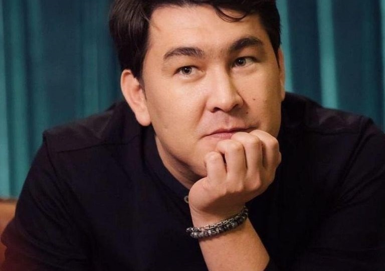 Познакомился с женой в 5 лет и просил забрать домой. Азамат Мусагалиев и его верная супруга, подарившая 3-х детей