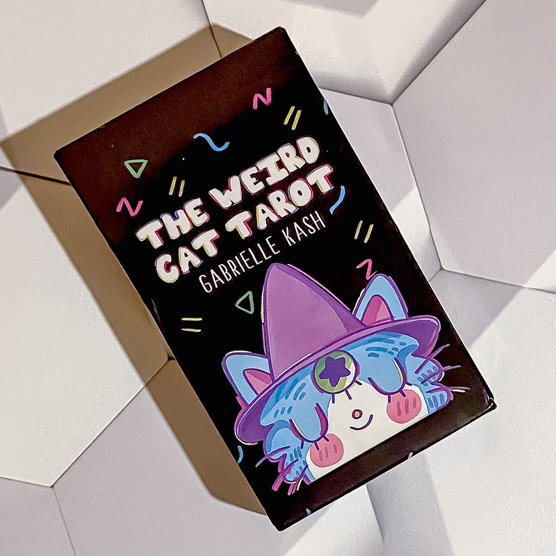 The Weird Cat Tarot: дизайн коробки (фото моё)
