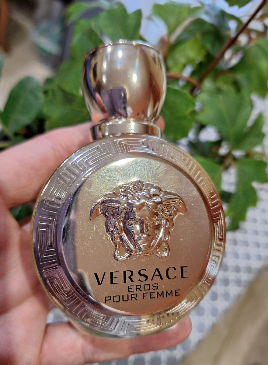 Плоский, круглый, увесистый флакон 