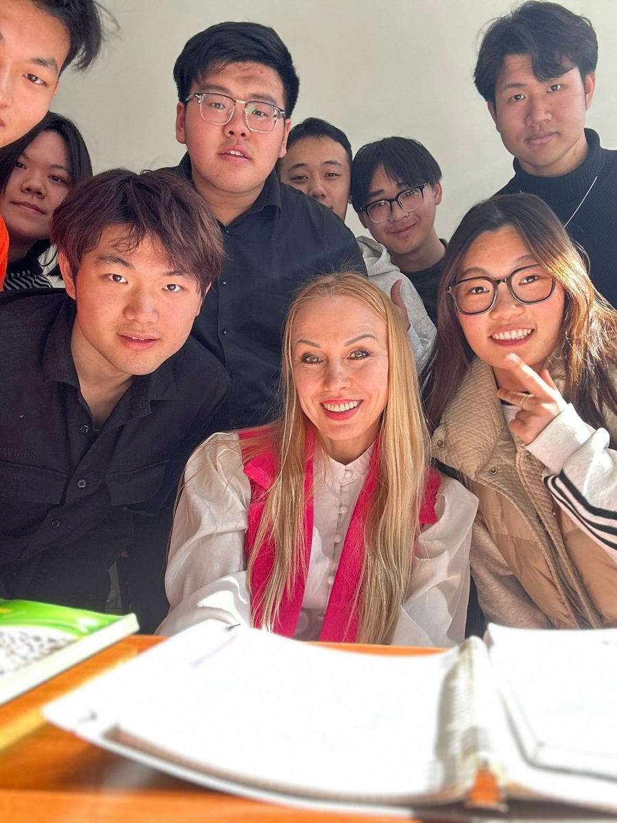 По мнению преподавателей кафедры русского языка и литературы, работа с китайскими студентами — это настоящее интеллектуальное приключение каждый день.