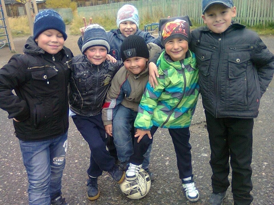 Эдик с друзьями, село Ловозеро., 2014 г. Фото из личного архива