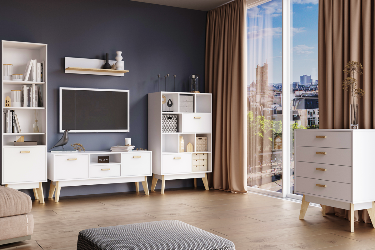 Белая гостиная смотрится свежо и неперегруженно. 