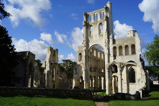 Аббатство Нотр-Дам. XI век. Жюмьеж, Франция