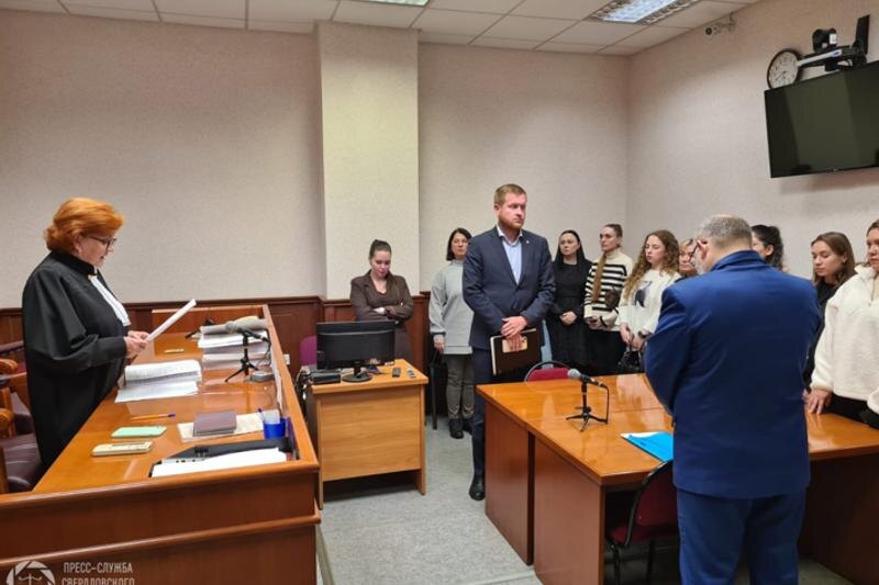    Пресс-служба Свердловского областного суда. Заседание по обжалованию меры пресечения для блогера Улановой