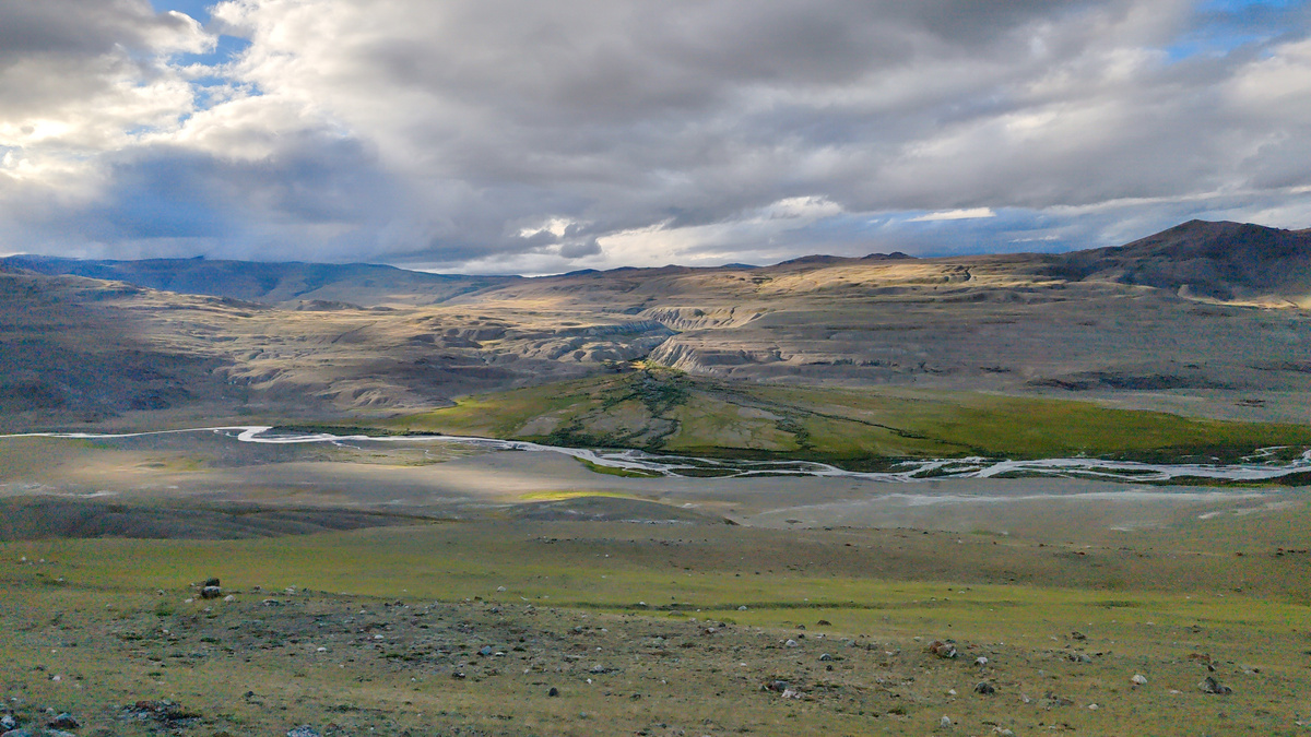 Видите вдали каньон?