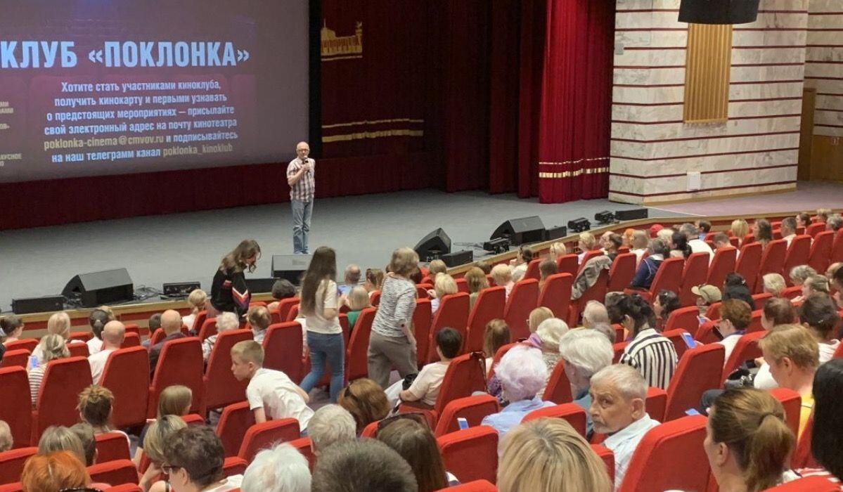     Выступление киноведа в киноклубе «Поклонка» Источник: victorymuseum.ru Автор фото: Пресс-служба Музея Победы