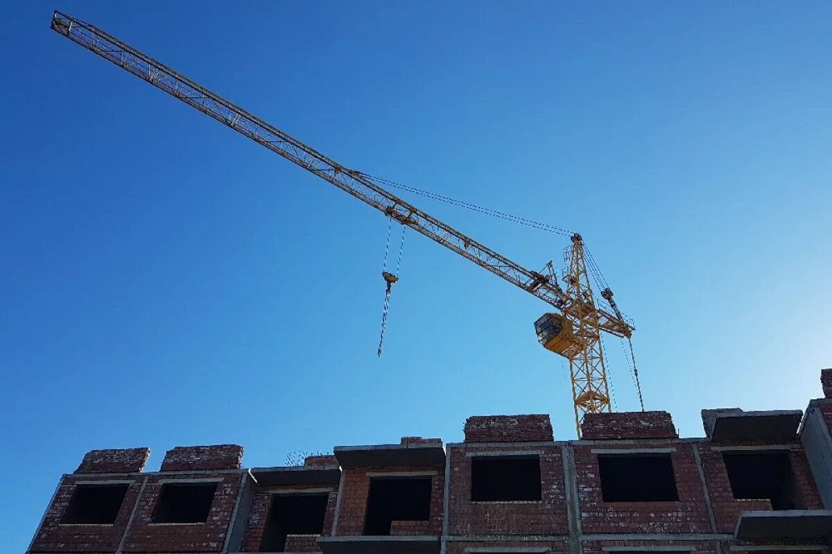    Власти опровергли сообщения о падении крана на стройплощадке арены в Перми