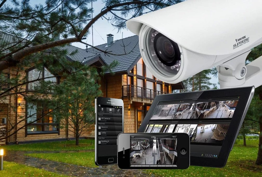 В дачных домах системы видеонаблюдения часто включены в общий периметр Умного Дома, позволяющим не только контролировать обстановку в доме, но и регулировать параметры, а так же дистанционно управлять некоторыми функциями