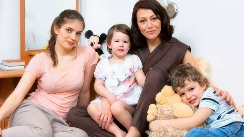 Екатерина Волкова с дочкой и внуками. Фото из открытых источников