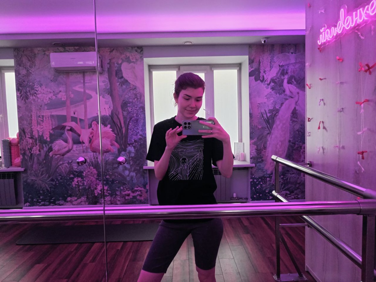 Когда-нибудь я научусь делать красивые фотки себя в зеркале, а пока получилось то, что получилось