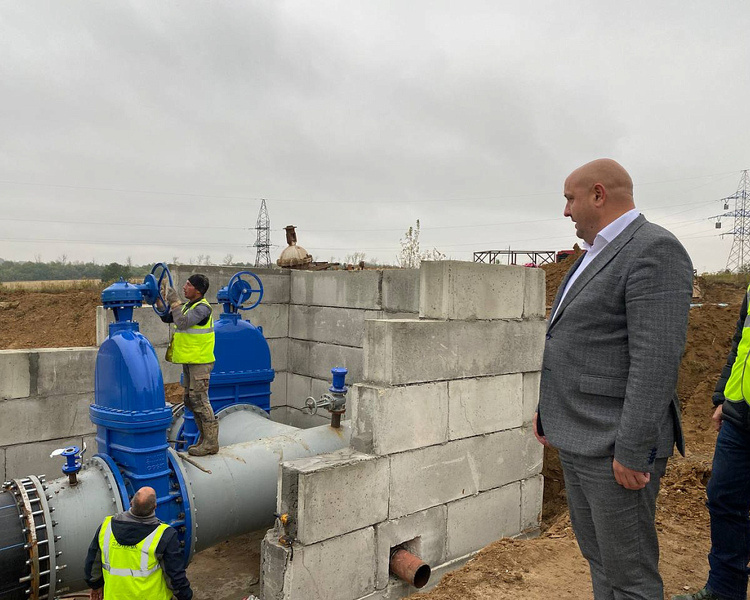     Под Железногорском заменили аварийный участок магистрального водовода