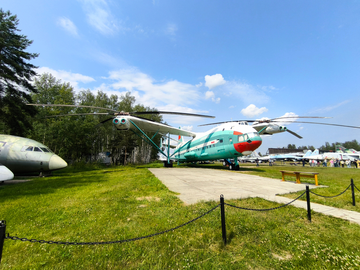 В-12 — самый тяжёлый и грузоподъёмный вертолёт