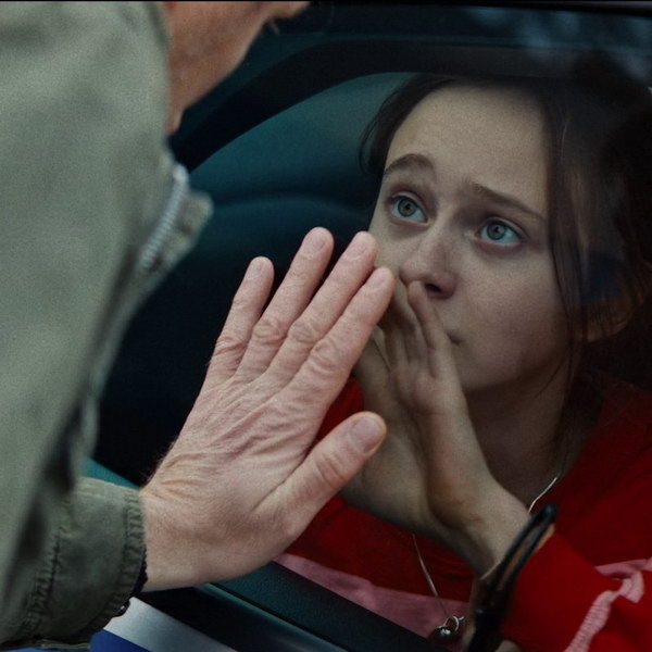     Кирилл Кяро пытается помочь дочери маньяка в трейлере сериала «Как приручить лису»