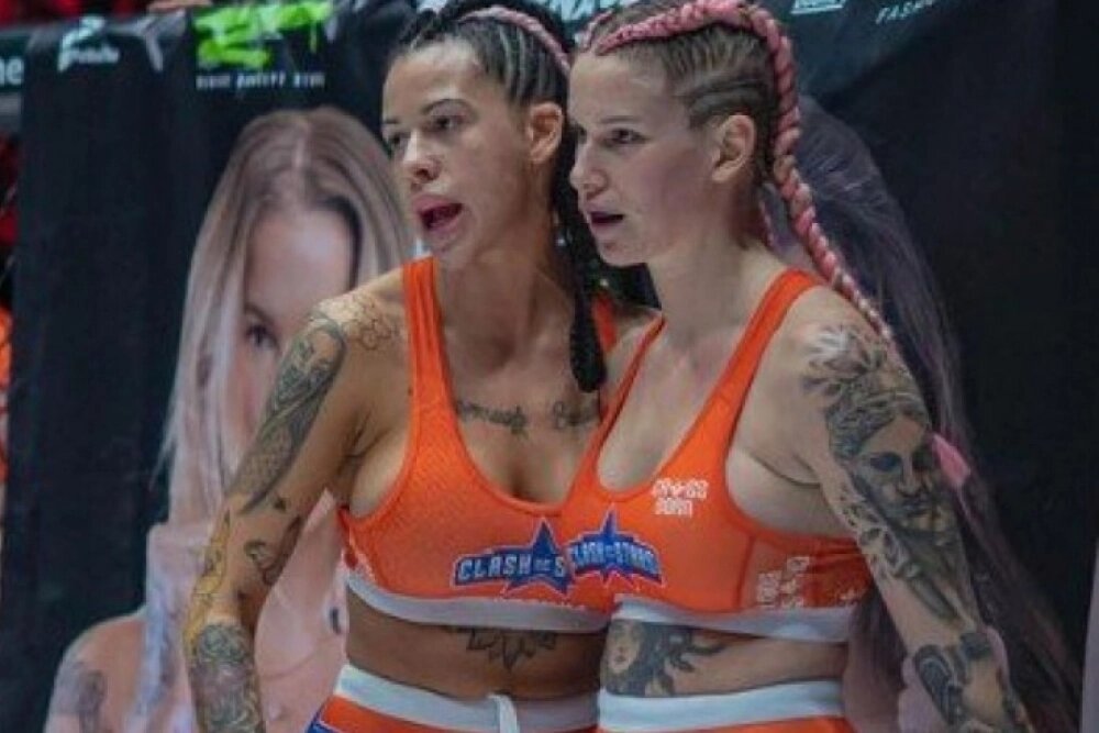    Российские поп-ММА в кризисе – бои тиктокеров, эскортниц и интернет-фриков не в тренде. Но в Европе они собирают арены, а турниры становятся все более странными. Кадр видео