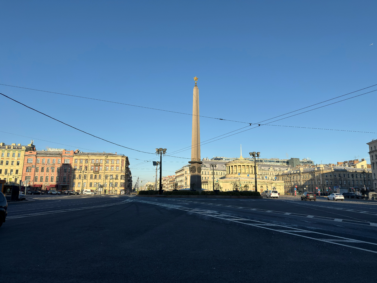 Площадь Восстания утром