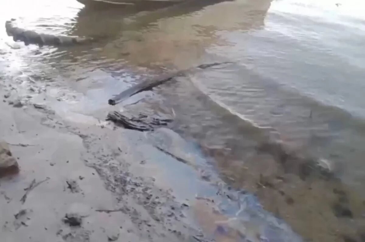    Нефтяные разводы.