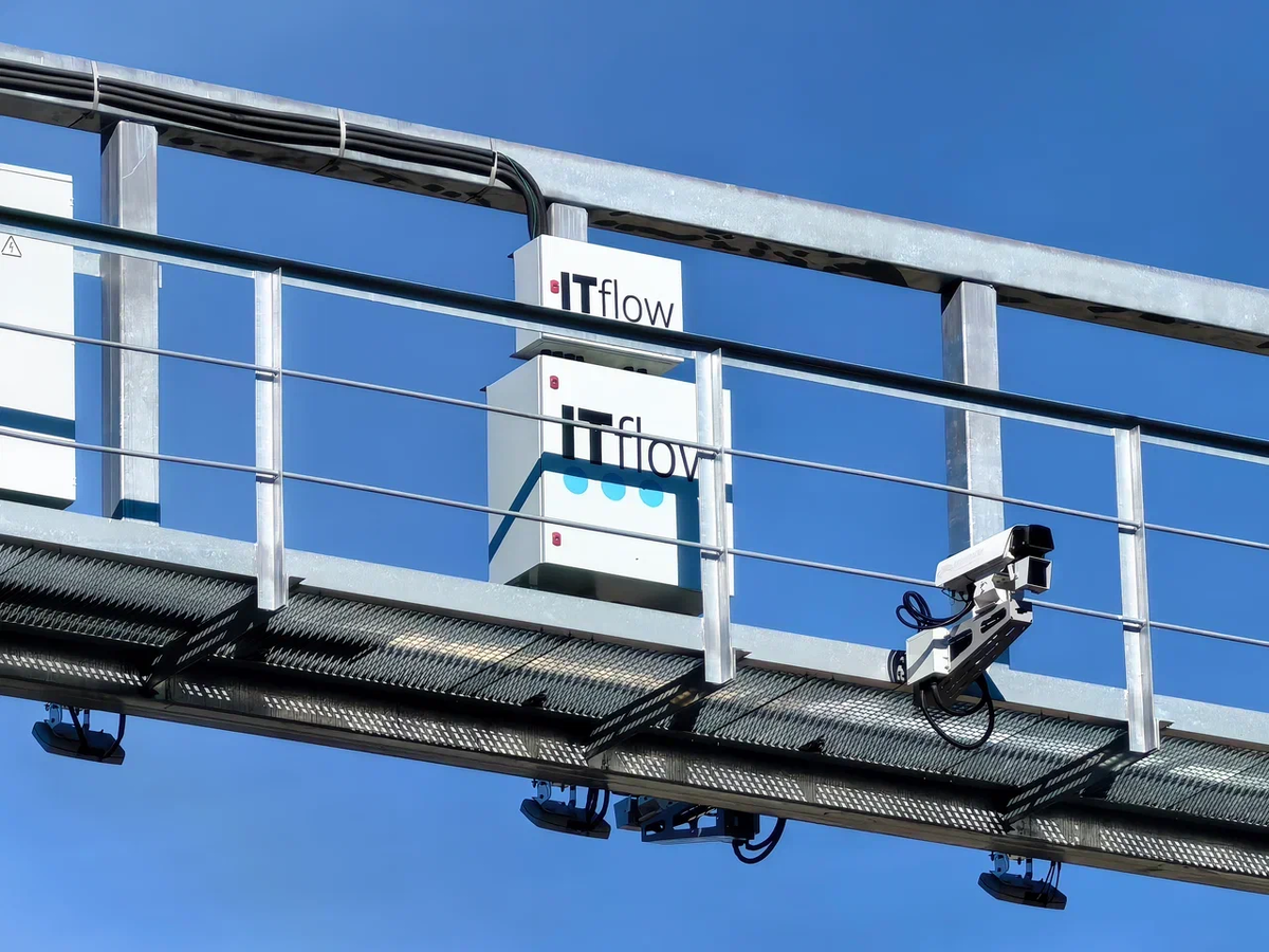 Шкафы с компьютерами крупным планом