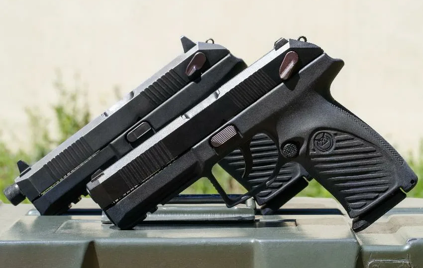 Пистолет "Удав" - скорая замена ПМ: почему ВС РФ выбирает новый "ствол"