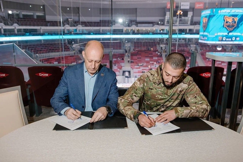    Момент подписания соглашения о сотрудничестве. Фото: пресс-служба администрации Сочи